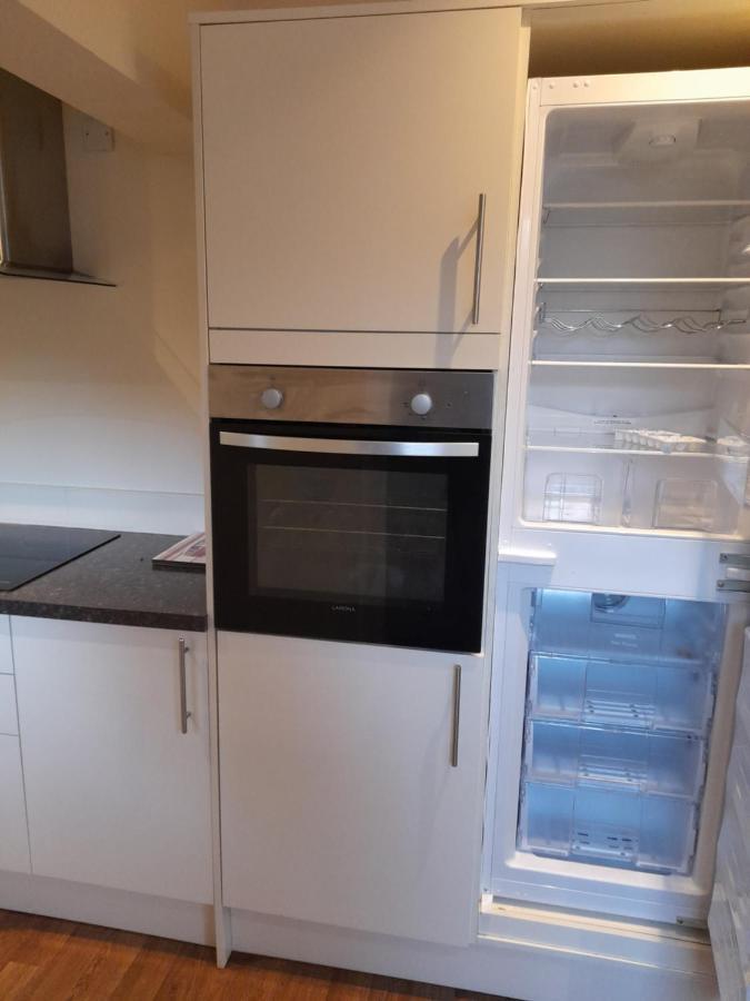 Queens One Urmston Luaran gambar