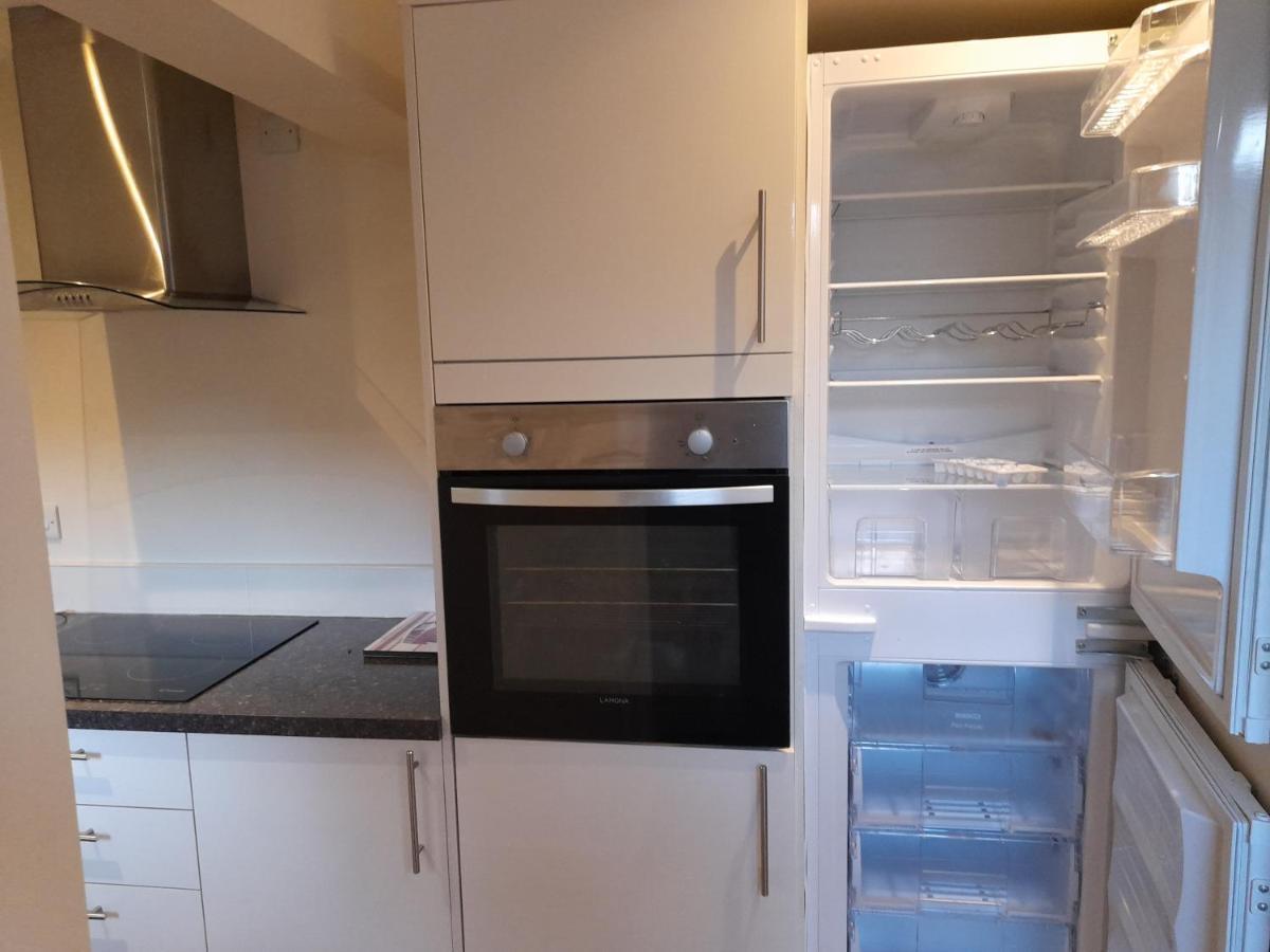 Queens One Urmston Luaran gambar